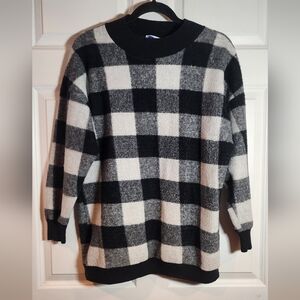 K.K. Vintage Black and White Plaid Fleece Style Sweater 22.5" P2P 27" Length